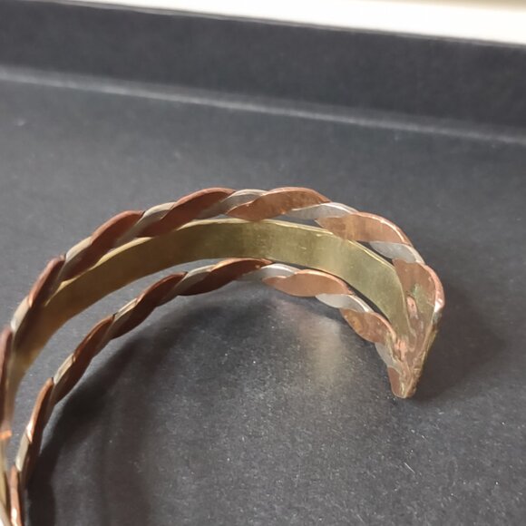 Very Cool 7 Inch Vintage Multi Tone Bracelet - Picture 4 of 11